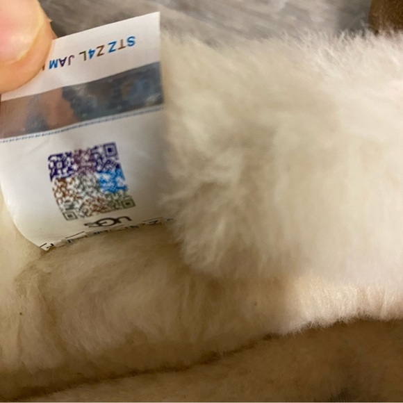 UGG | Dakota Spill Seam Moccasin Slippers In Chestnut Holiday Gift - Picture 5 of 7